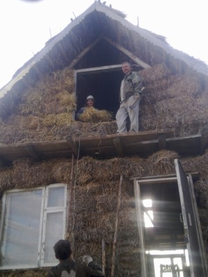 Владимир Шушков, поселение Светлое, Татарстан, соломенный дом с тростниковой крышей